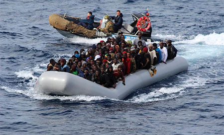 UE aprueba una acción militar contra traficantes de personas en el Mediterráneo 